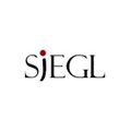 Das Logo für SjEGL ist auf weißem Hintergrund dargestellt. Es zeigt den Wort SjEGL in fetter schwarzer Schrift mit einem roten Punkt über dem Buchstaben 'j'.