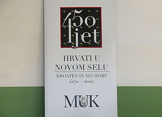 Plakat, das Kroaten in Neudorf von 1570 bis 2020 zeigt. Der Titel lautet '450 Jahre'.