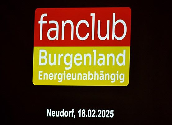 Ein Schild für den Fanclub Burgenland, energieunabhängig, wird am 18. Februar 2025 in Neudorf gezeigt.
