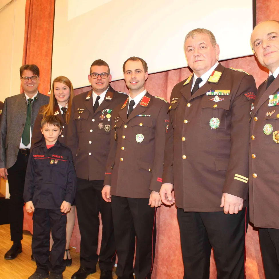 Officer, Person, Military, Military Officer, Adult, Male, Man, Coat, Boy, Child