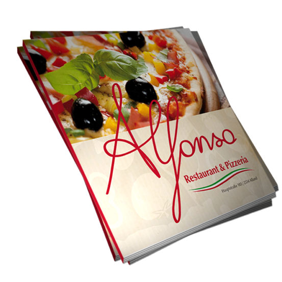 Ein Prospekt für das Alfonso Restaurant & Pizzeria mit einem Bild von Pizza mit Oliven und Basilikum. Der Text ist rot und kursiv.