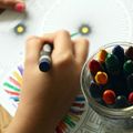 Kindergarten Siegendorf-Logo. Bild enthält, Crayon, Person