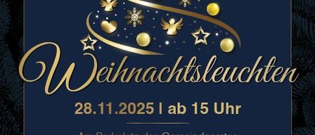 Eine Anzeige für Weihnachtsbeleuchtung mit einem goldenen Weihnachtsbaum, Veranstaltungsdatum 28. November 2025, Beginn 15 Uhr. Ort ist Unterrohr 24, Rohr bei Hartberg. Bietet musikalische Unterhaltung, Volksschulkinder, Chor und Musikverein mit Glühwein und Tiroler Kaiserschmarrn.