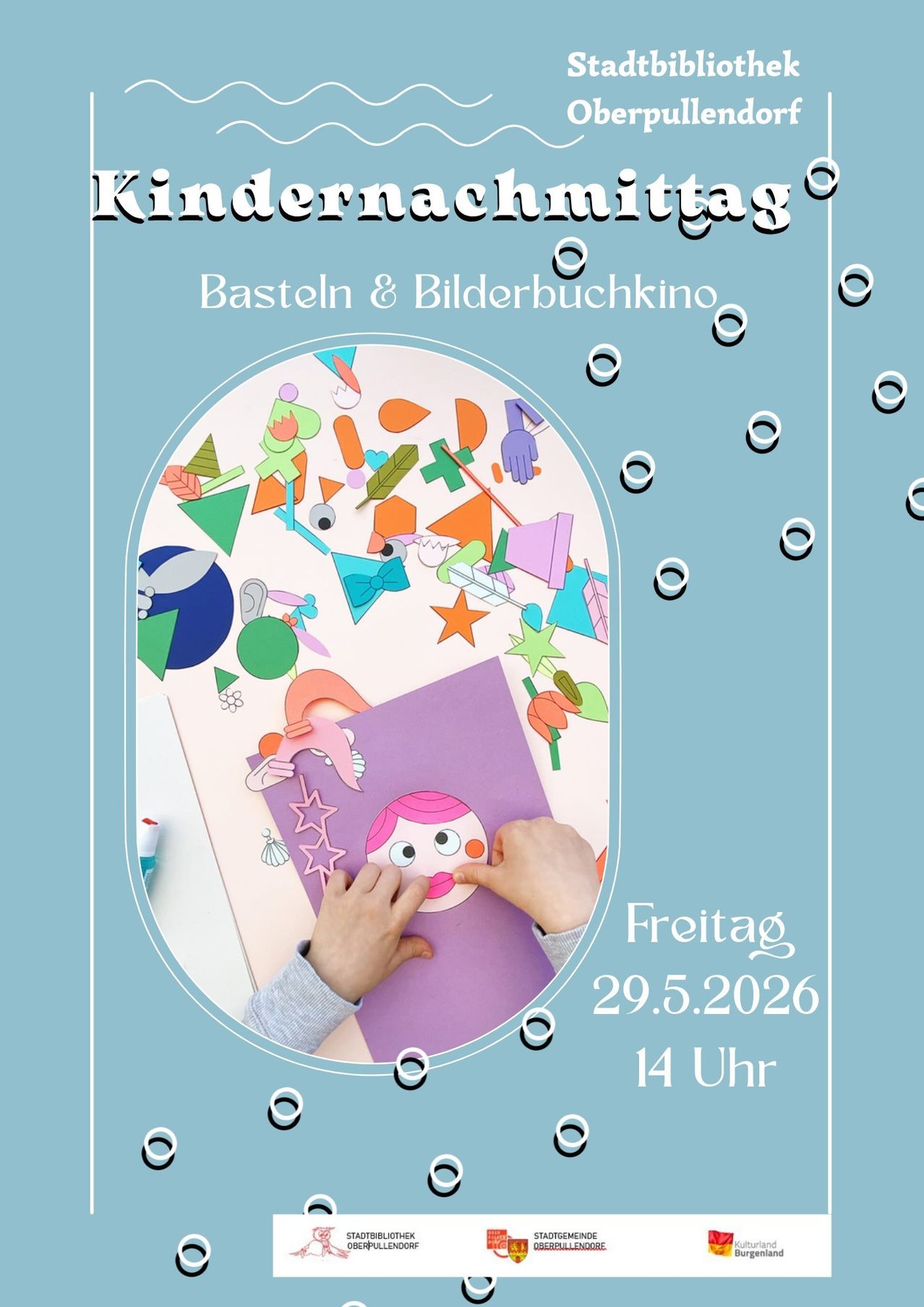 Hände färben eine Puppe auf einem Plakat mit vielen Formen. Der Text lautet: Kindernacht, Basteln und Bilderbuchkino, Freitag, 29. Mai 2026, 14 Uhr.