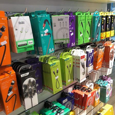 Bild enthält, First Aid, Indoors, Shop, Market