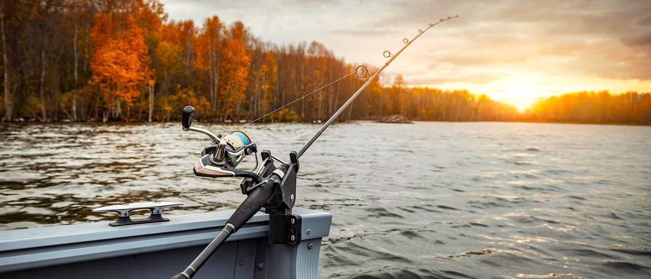 Bild enthält, Fishing, Leisure Activities, Outdoors, Water, Nature, Scenery, Sky, Angler, Person