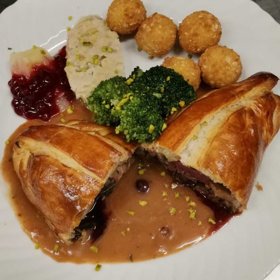 Bild enthält, Food, Food Presentation, Tater Tots, Plate, Ketchup