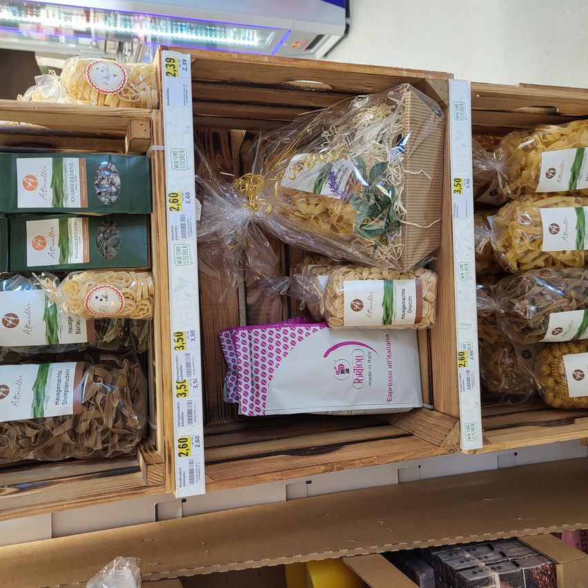 Bild enthält, Shelf, Wood, Furniture, Box