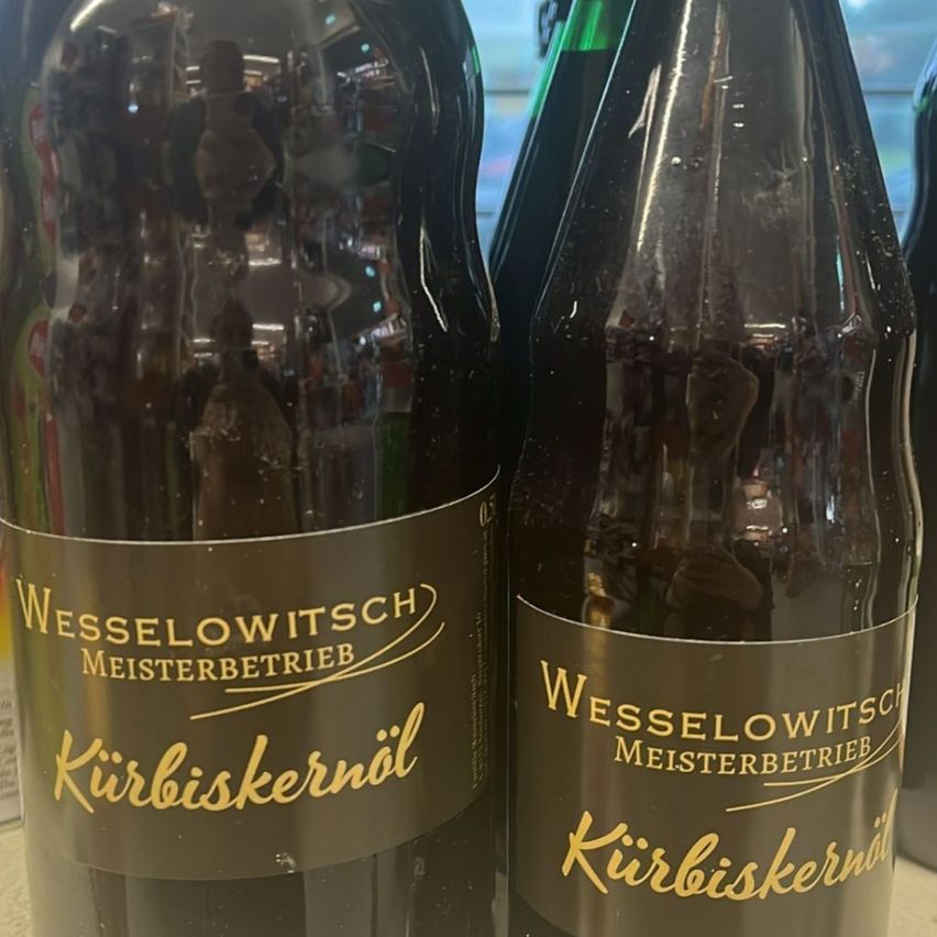 Bild enthält, Alcohol, Beer, Beverage, Bottle, Adult, Male, Man, Person, Can, Beer Bottle