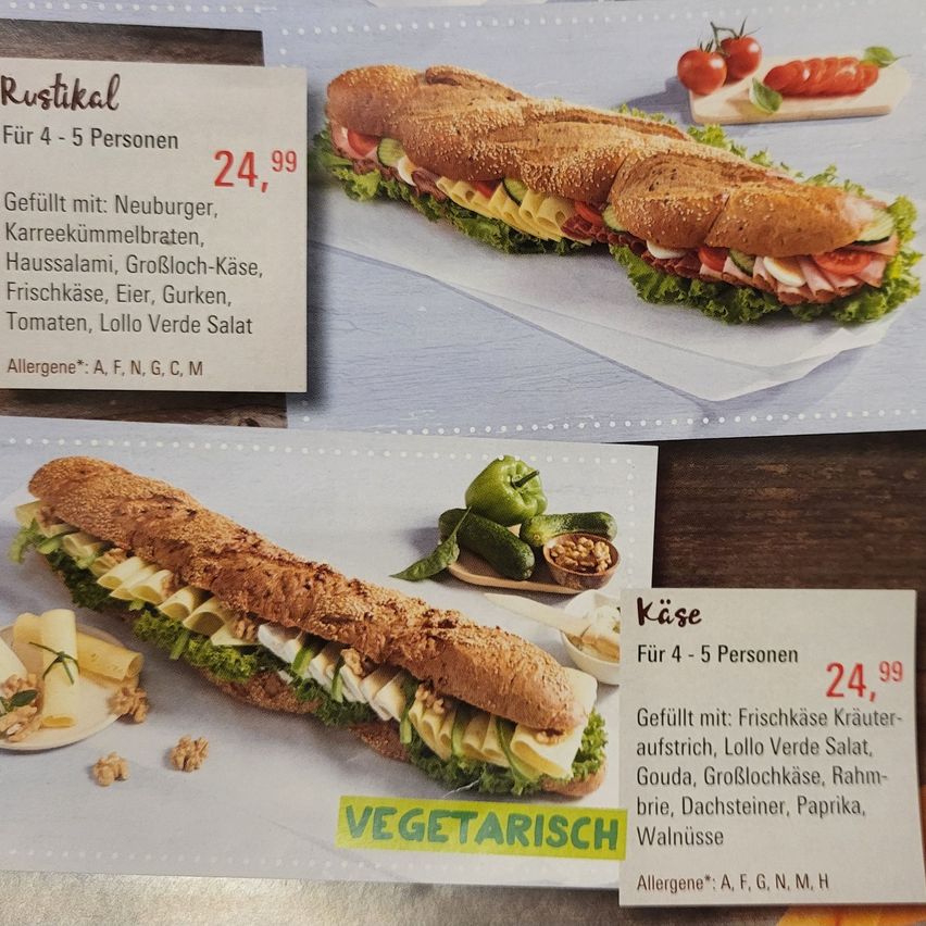 Eine Speisekarte namens Rustical, zum Preis von 24,99, bietet ein Sandwich gefüllt mit Neuburger, Caraway-Kümmel, Havarti, Gouda, Ei, Gurken, Tomaten und Lollo Verde Salat an. Eine weitere vegetarische Option, zum Preis von 24,99, ist gefüllt mit frischem Käse, Lollo Verde Salat, Gouda, Raclette, Rosinen, Dachsteiner Käse, Paprika und Walnüssen.