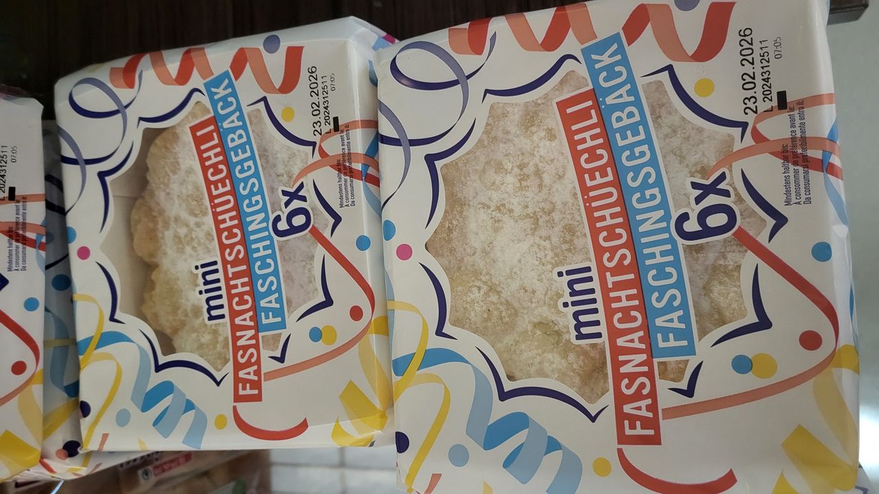 Zwei Packungen von Mini-Fasnachtschuechli, einer Art Gebäck, sind zu sehen. Das Datum 23.02.2026 und ein Strichcode sind sichtbar.