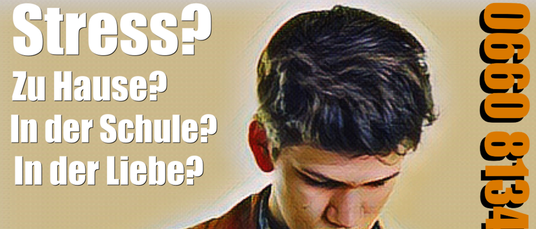 Ein Mann schaut auf sein Handy, trägt eine braune Jacke und ein kariertes Hemd. Das Bild enthält Fragen zu seinem Aufenthaltsort und seinem Beziehungsstatus. Es gibt eine Telefonnummer, unter der man mehr Informationen erhalten kann.