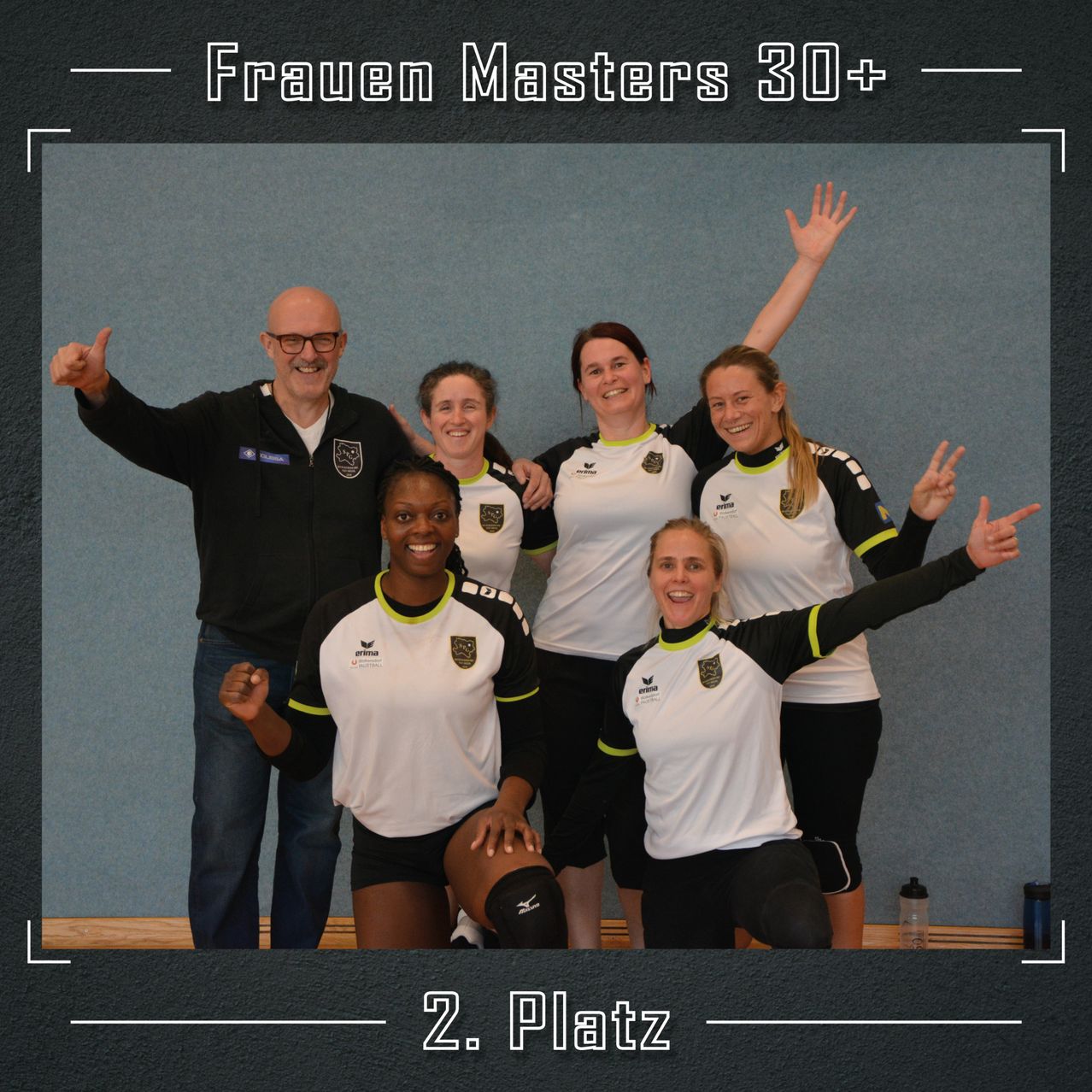 Bild enthält, People, Person, T-Shirt, Team, Adult, Male, Man, Female, Woman, Face