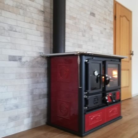 Bild enthält, Indoors, Interior Design, Device, Appliance, Electrical Device, Oven, Gas Pump, Machine, Pump