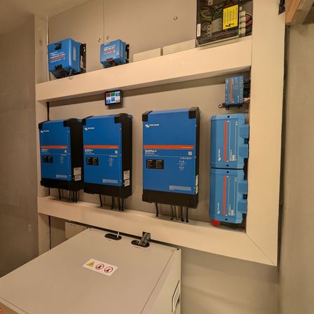 Bild enthält, Mailbox, Furniture, Electronics, Hardware