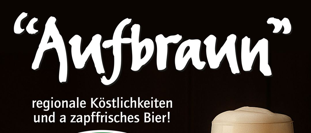 Werbeplakat mit einem Glas Bier und Brezeln, das Logo einer lokalen Brauerei zeigt. Das Bier ist mit Toni Brau aus der Okerregion gekennzeichnet. Die Brezeln befinden sich in einem Korb, und Würste liegen auf einem Teller. Der Text enthält Termine und Uhrzeiten für Veranstaltungen.