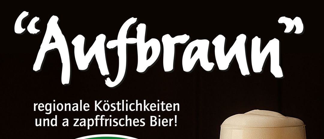 Ein Plakat mit einem Glas Toni Brau Bier, Brezeln und Würstchen. Das Plakat hat einen gelben Hintergrund mit schwarzem Text. Das Bier ist in einem hohen Glas mit schaumigem Kopf.