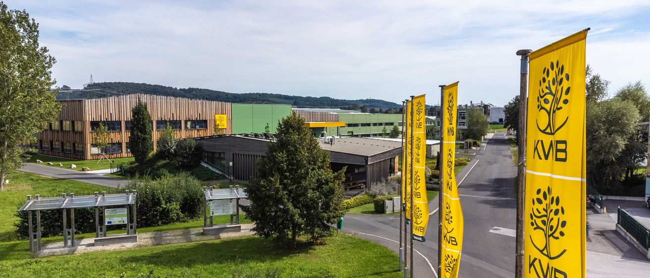 Bild enthält, Road, Outdoors, Grass, Car, Nature, Tarmac