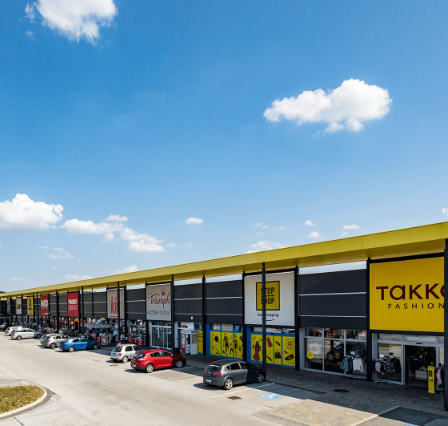 Bild enthält, Car, Transportation, Vehicle, Car Dealership, Person