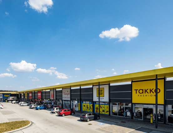 Bild enthält, Car, Transportation, Vehicle, Car Dealership, Person