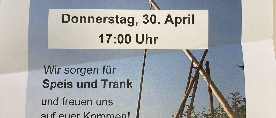 Plakat bewirbt das Maibaum Aufstellen Ereignis. Datum und Zeit sind Donnerstag, 30. April um 17:00 Uhr. Essen und Getränke sind vorhanden. Willkommensgruß an die Teilnehmer.