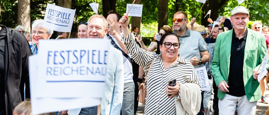 Bild enthält, People, Person, Adult, Male, Man, Head, Face, Protest, Boy, Child