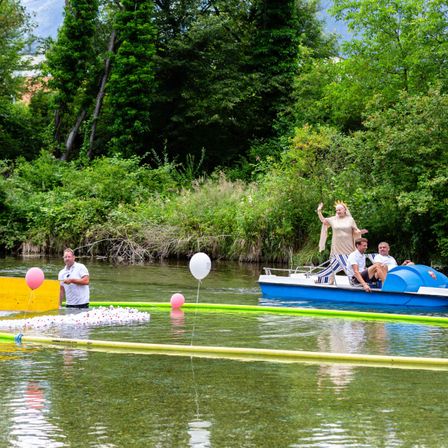 Bild enthält, Summer, Person, Nature, Outdoors, Scenery, Boat, Water, Balloon, Watercraft, Boating