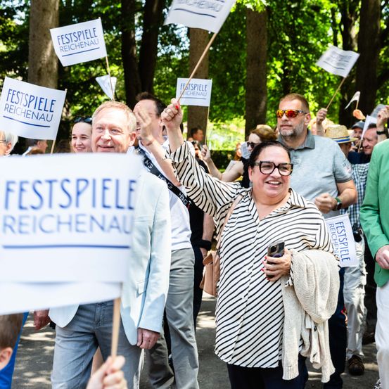 Bild enthält, People, Person, Adult, Male, Man, Head, Face, Protest, Boy, Child