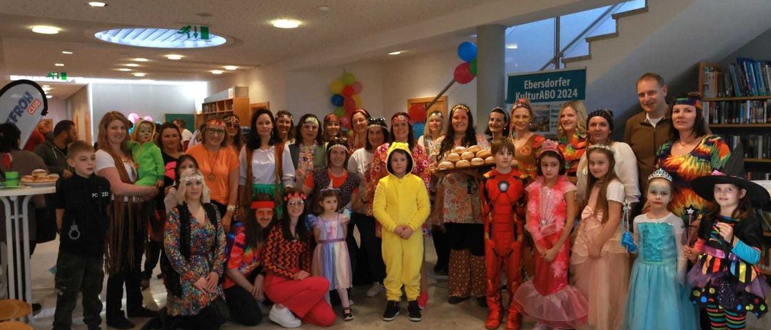 Bild enthält, People, Person, Costume, Adult, Female, Woman, Dress, Bride, Face, Portrait