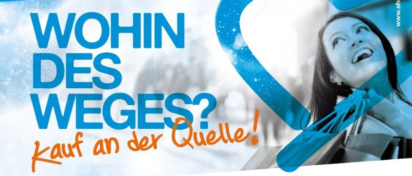 Eine Werbung für Bad Schallerbach Shopping. Es zeigt eine lächelnde Frau mit einem Einkaufsbeutel und Text, der 'Wohin des Weges?' und 'Kauf an der Quelle!' lautet. Der Hintergrund ist blau und weiß.