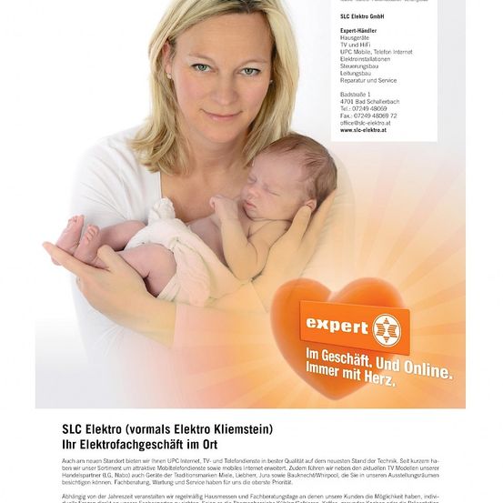 Eine Frau, die ein Baby hält, der Text auf dem Bild handelt von einem Unternehmen, das elektrische Dienstleistungen anbietet, einschließlich TV, Internet und Telefoninstallationen.