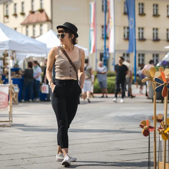 Pedestrian, Person, Handbag, Glasses, Hat, Adult, Female, Woman, Shoe, Pants