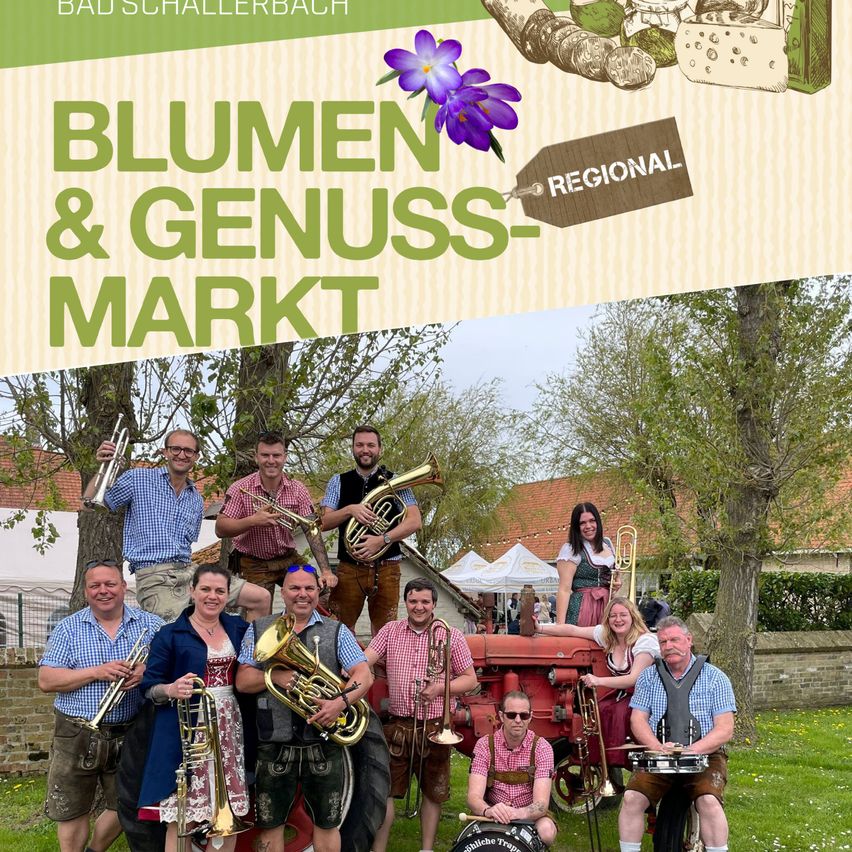 Eine Werbung für den Blumen & Genussmarkt in Bad Schallerbach. Eine Gruppe von Menschen posiert mit Musikinstrumenten, eine Frau trägt ein Dirndl und ein Mann sitzt auf einem roten Traktor.