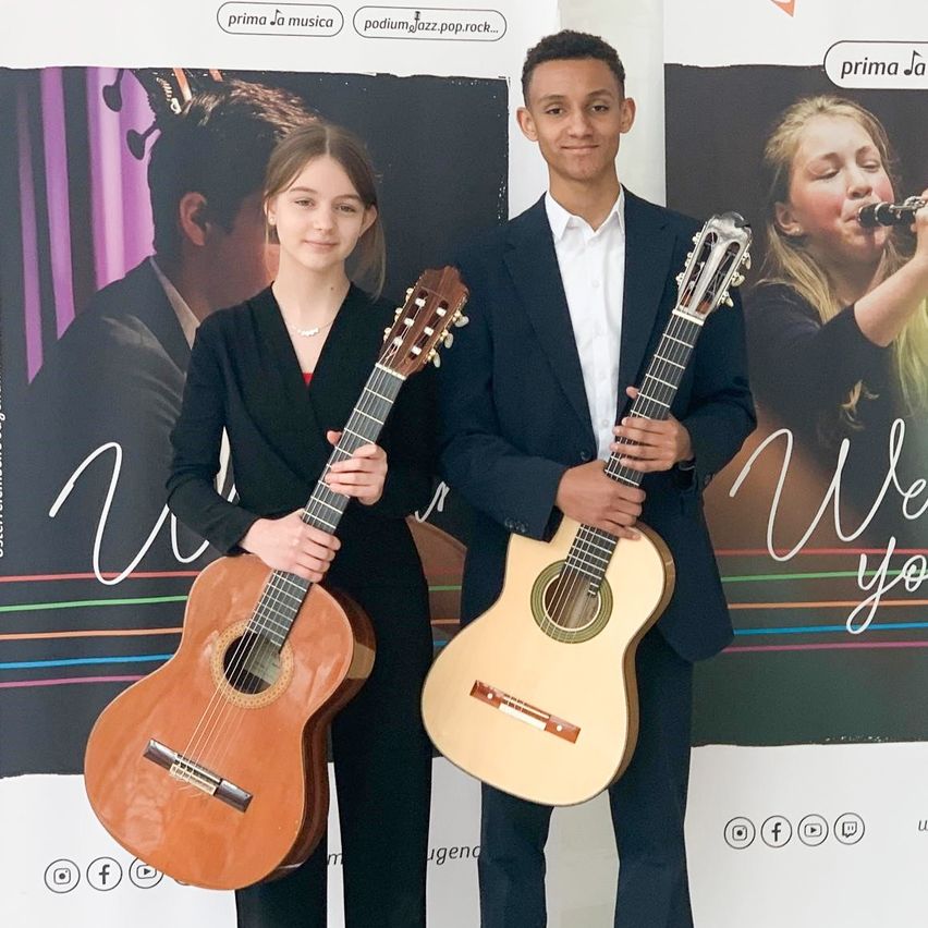 Bild enthält, Guitar, Musical Instrument, Guitarist, Music, Musician, Performer, Person, Adult, Male, Man