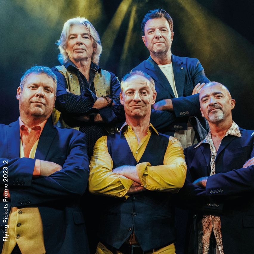 Bild enthält, Head, Person, Adult, Male, Man, Face, People, Happy, Suit, Dancing