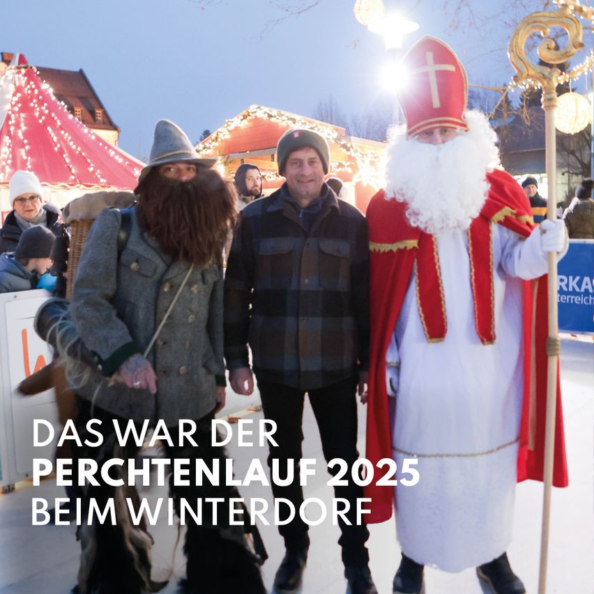 Drei Männer stehen bei einem Winterfestival. Einer in einem Weihnachtsmannkostüm, ein anderer in einem historischen Soldatenkostüm und der dritte in einer Mütze. Das Bild hat eine Textüberlagerung mit der Aufschrift 'DAS WAR DER PERCHTENLAUF 2025 BEI WIRTERDORF'.