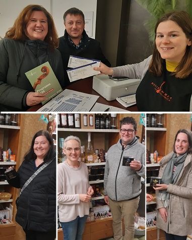 Mehrere Fotos von Menschen mit verschiedenen Gegenständen, einer mit einem Buch, einer anderen mit einer Flasche und einem Mann mit Brille, der eine Karte hält.