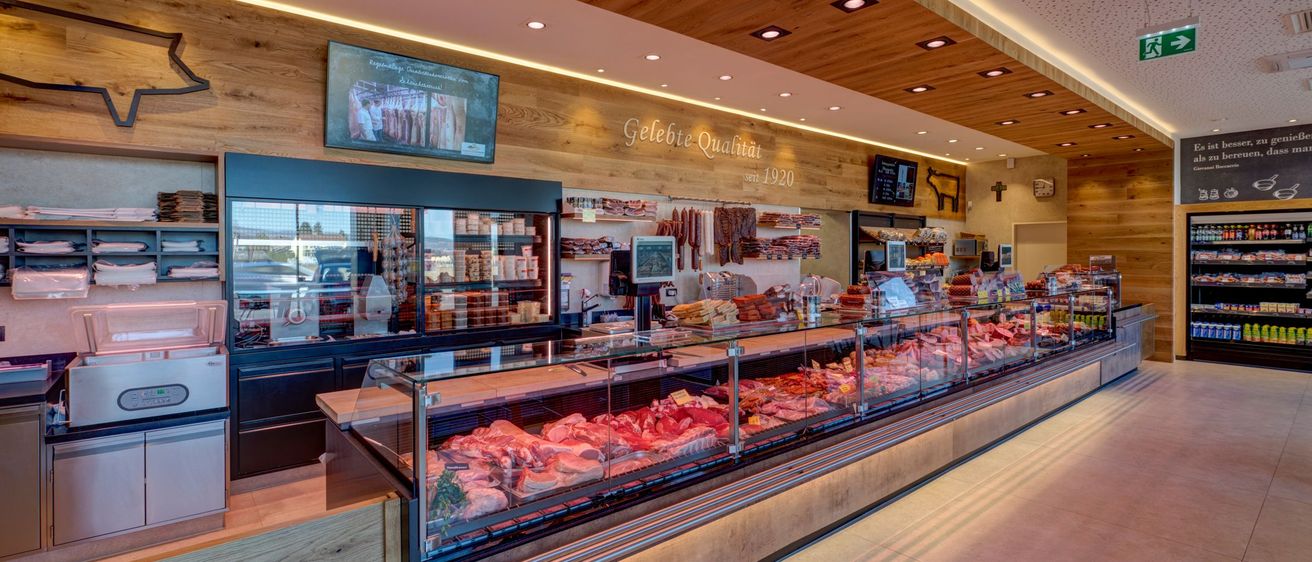 Bild enthält, Butcher Shop, Shop, Deli, Indoors, Monitor, Screen, Person