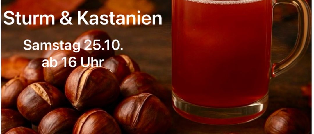 Ein Bild mit einem Glasbecher mit roter Flüssigkeit, möglicherweise ein Getränk, umgeben von Kastanien und Herbstblättern, mit dem Logo 'Mito Cafe Bar' und dem Text 'Sturm & Kastanien Samstag 25.10. ab 16 Uhr'.