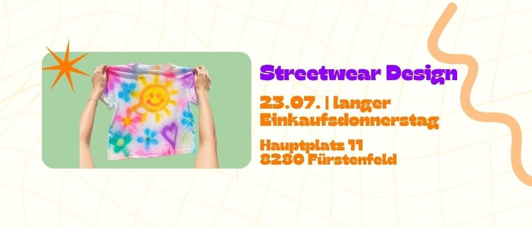 Eine Person hält ein T-Shirt mit einem Sonnen- und Blumendesign. Der Text lautet 'Streetwear Design' und '23.07. | Langer Einkaufsdonnerstag'. Der Ort ist 'Hauptplatz 11, 8280 Fürstenfeld'.