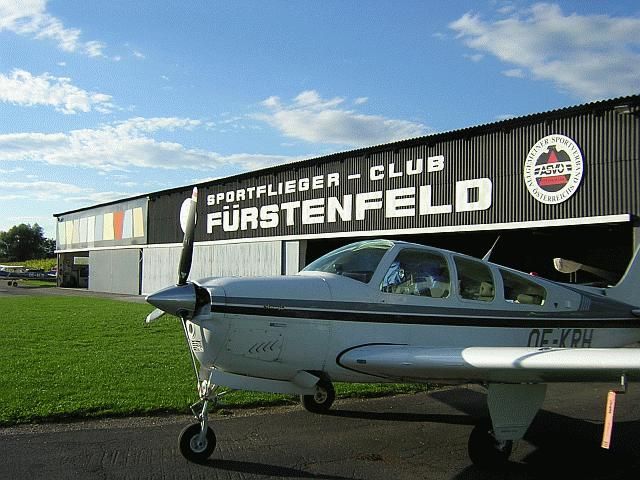 Bild enthält, Airfield, Airport, Aircraft, Airplane, Transportation, Vehicle