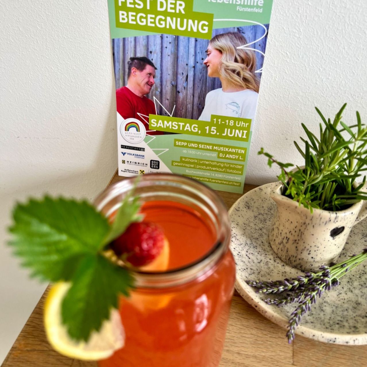 Bild enthält, Adult, Male, Man, Person, Face, Head, Plant, Food, Ketchup, Herbal