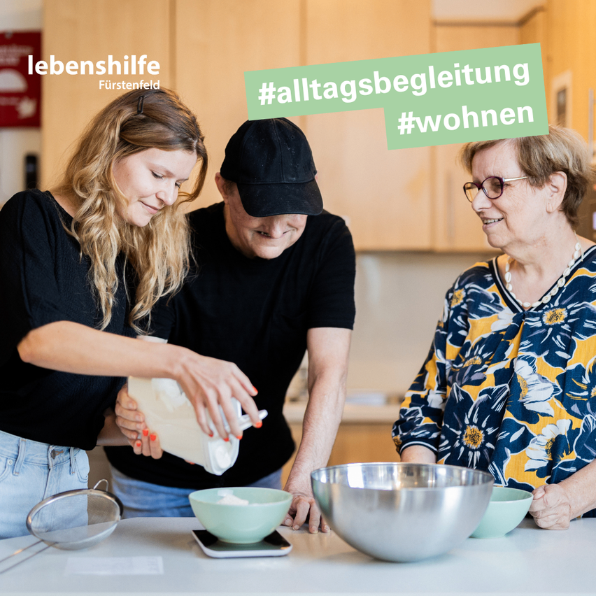 Bild enthält, Adult, Female, Person, Woman, Bowl, Face, Head, Glasses, Cup, Hat