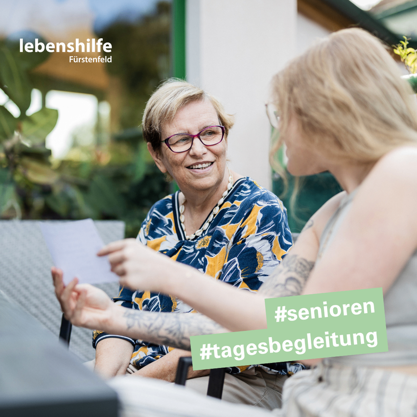 Bild enthält, Adult, Female, Person, Woman, Finger, Glasses, Advertisement, Face, Head, People