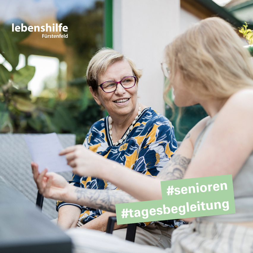 Bild enthält, Adult, Female, Person, Woman, Advertisement, Face, Glasses, People, Finger, Poster