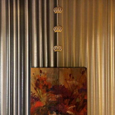 Bild enthält, Indoors, Interior Design, Art, Painting, Lamp