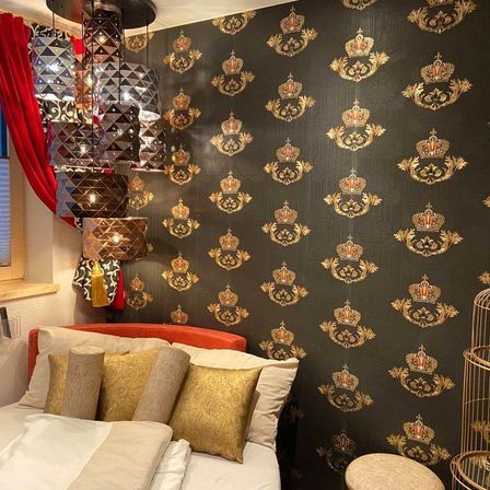 Bild enthält, Home Decor, Indoors, Interior Design, Cushion, Art, Handicraft, Pillow, Furniture, Living Room, Room