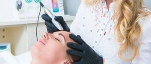 Bild enthält, Clothing, Glove, Adult, Female, Person, Woman, Face, Head