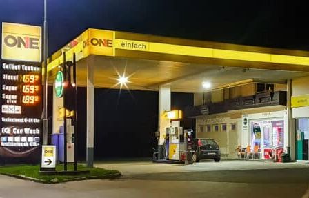 Bild enthält, Machine, Gas Station, Pump, Gas Pump, Car, Transportation, Vehicle