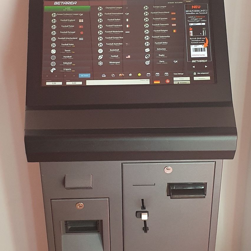 Bild enthält, Computer Hardware, Electronics, Hardware, Monitor, Screen, Kiosk